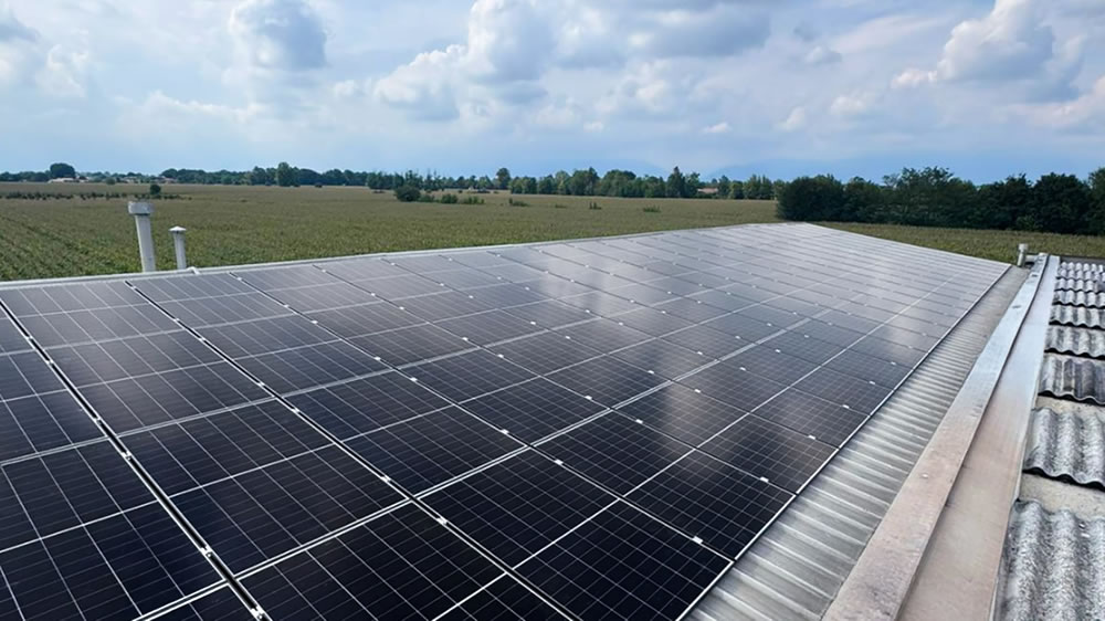 Au-delà des objectifs écologiques : le solaire haute efficacité offre un retour sur investissement de 1,2 an pour une usine italienne